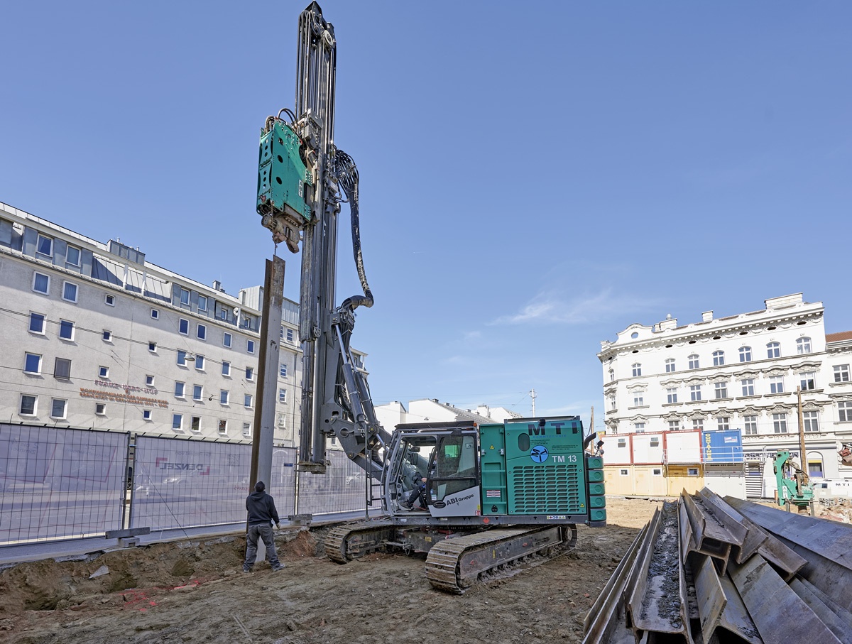 Einsetzen der Duktilpfähle